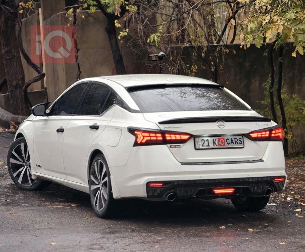 نيسان ألتيما